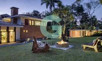 Imagem 2: Mega Casa Luxuosa e Premiada para VENDA! Um Oásis de 1300m2 na Chácara Flora