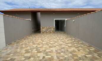 Imagem 2: Casa com piscina e churrasqueira