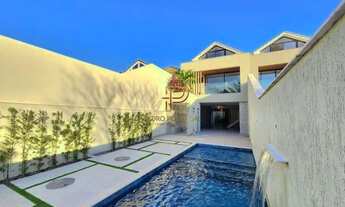 Imagem 3: Casa de condomínio para venda tem 320 metros quadrados com 5 quartos