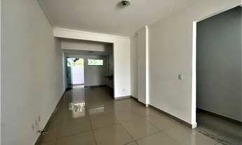 Imagem 4: A RE/MAX Silver apresenta esse imóvel para locação na cidade de Guanambi-Bahia. O apartame