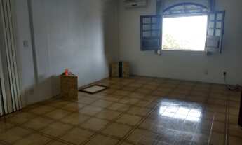 Imagem 4: Casa a Venda em local central em Vilas do Atlântico. Rua com guarita de segurança e próxim