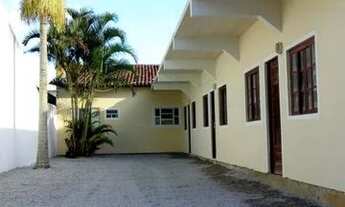 Imagem 5: Aluga-se kitnet mobiliado na Armação do Pântano do Sul com internet (próx. a praia