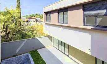 Imagem 3: Casa em Condomínio recém-entregue, com quintal e piscina privativa localizada lado do Parq