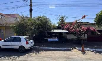 Imagem 2: Imóvel para venda possui 189 metros quadrados em Conjunto Uirapuru - Senador Canedo - GO