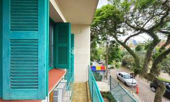 Imagem 2: APARTAMENTO ILUMINADO E CHEIO DE CHARME NO MENINO DEUS