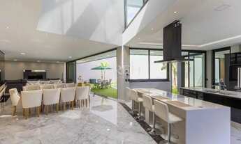 Imagem: CASA COM PISCINA COM 4 QUARTOS À 300 METROS