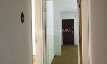 Imagem 7: Amplo apartamento de três quartos frente na Rua General Neto, desocupado