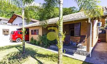 Imagem 3: Casa com piscina e área de festas