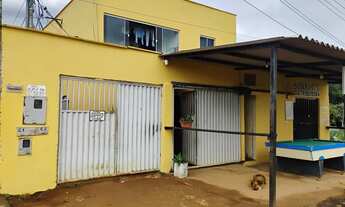 Imagem 3: Sobrado com ponto de comércio com 2 barracões de aluguel nos fundos