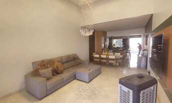 Imagem 2: Casa 3 Quartos, 2 suítes, Armários, Piscina, Churrasqueira, 4 Vagas Casa de Rua com 3 Quar