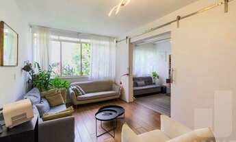 Imagem 4: Apartamento reformado, super bem localizado, com pé direito alto e lindos janelões!