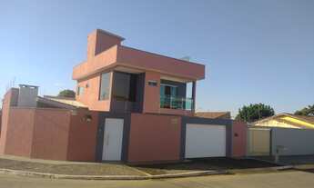 Imagem: Sobrado de esquina no Itaguaí II bem localizado