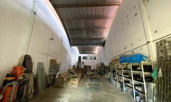 Imagem 7: Área comercial com 5 galpões