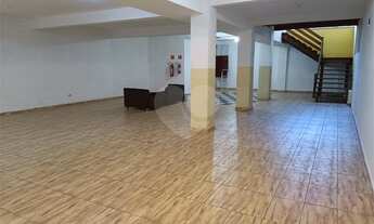 Imagem 2: Excelente salão comercial com quatro banheiros e quatro vagas de garagem