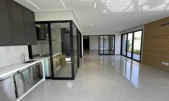 Imagem 5: Casa de condomínio para venda possui 267 metros quadrados com 4 quartos