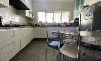 Imagem 5: Casa com 4 Quartos, 1 Suíte, Quintal e 3 Vagas no Bairro Jardim Leblon