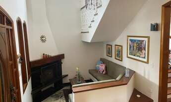 Imagem 7: Casa de condomínio para venda possui 380 metros quadrados com 3 quartos