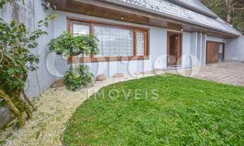 Imagem 2: Casa no Ahú de 358,18m² com 4 quartos