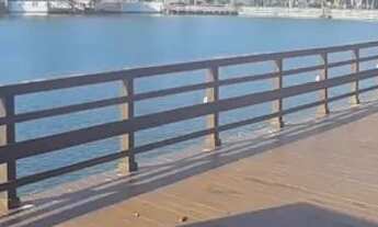 Imagem 4: Linda casa no lago azul com uma exclusiva vista pro lago com um Deck belíssimo