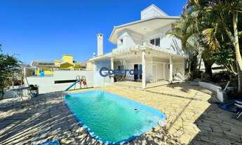 Imagem: Casa com 4 Quartos e 4 Banheiros na Pedra