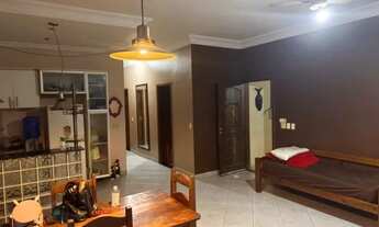 Imagem: Uma casa aconchegante situada num bairro