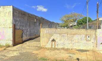 Imagem: Casa comercial disponível para venda no