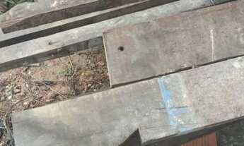 Imagem 3: Madeiras, telhados janelas...