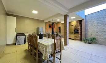 Imagem 2: Casa à venda no bairro Santa Amélia, uma excelente opção para quem busca espaço, conforto