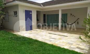 Imagem 2: Linda casa em frente ao Parque do Sabia em Uberlândia