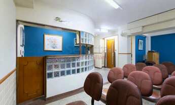 Imagem 2: Prédio Comercial Inteiro , com 880 m², em rua nobre de Botafogo, atualmente adaptado para