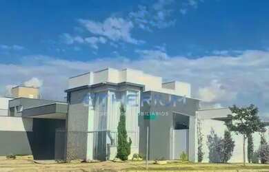 Imagem: Casa com 3 suítes e piscina á venda no