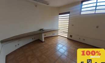 Imagem 2: Sobrado para aluguel e venda possui 236 metros quadrados com 4 quartos