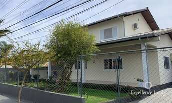 Imagem 3: Casa para venda possui 280 metros quadrados com 3 quartos em Ponta das Canas - Florianópol