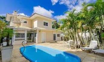 Imagem 6: Casa de condomínio para venda possui 280 metros quadrados com 5 quartos