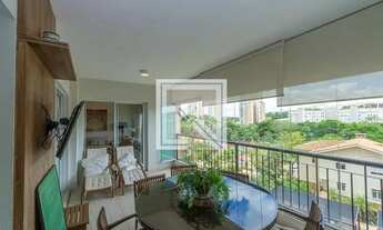 Imagem 3: Apartamento para aluguel possui 232 metros quadrados com 4 quartos