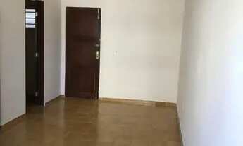 Imagem: Apartamento primeiro andar escada no bairro