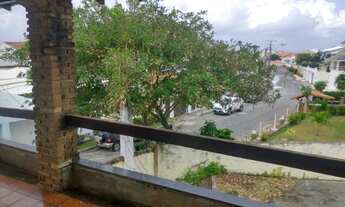 Imagem 7: Casa a Venda em local central em Vilas do Atlântico. Rua com guarita de segurança e próxim