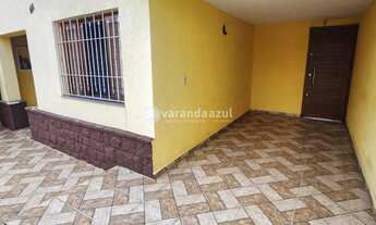 Imagem 2: Casa para locação ou venda com um generoso quintal, 294m² de terreno no Jrd Veneza, próxim