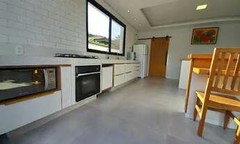 Imagem 3: Sobrado semimobiliado com 2 suítes para alugar, 220 m² por R$ 7.000/mês (pacote) - Condomí