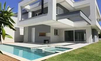 Imagem 7: Belíssima casa de alto padrão com 4 suítes + piscina em Condomínio nos Ingleses!