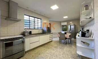 Imagem 7: Casa à venda no bairro Santa Amélia, uma excelente opção para quem busca espaço, conforto