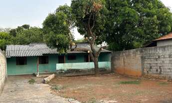 Imagem 5: Vende-se lote grande , com uma casa que precisa de reforma , no fundo