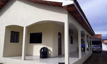 Imagem 3: Casa com 3 quartos, sala, cozinha e área + edícula com 1 quarto, banheiro e garagem