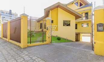 Imagem: Residência com 540m² / triplex / uso residencial