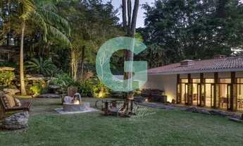 Imagem 5: Mega Casa Luxuosa e Premiada para VENDA! Um Oásis de 1300m2 na Chácara Flora