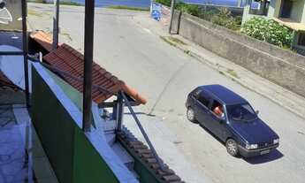 Imagem: Sobrado na esquina da praia de saquarema