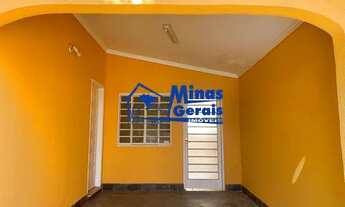 Imagem 4: CASA TÉRREA DE LOTE INTEIRO NO JARDIM DAS INDÚSTRIAS! 4 DORMITÓRIOS (SENDO 1 SUÍTE), SALA