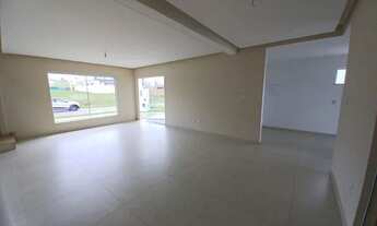 Imagem 6: Casa de condomínio para venda tem 275 metros quadrados com 4 quartos