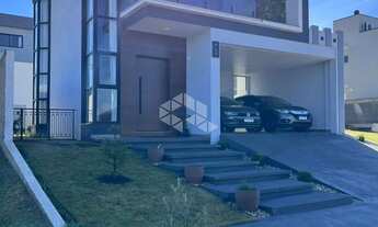 Imagem 2: Casa a venda em Condomínio Fechado com 3 quartos, uma suíte, em Santa Maria