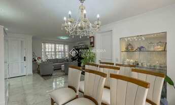 Imagem 2: Sobrado e dormitórios